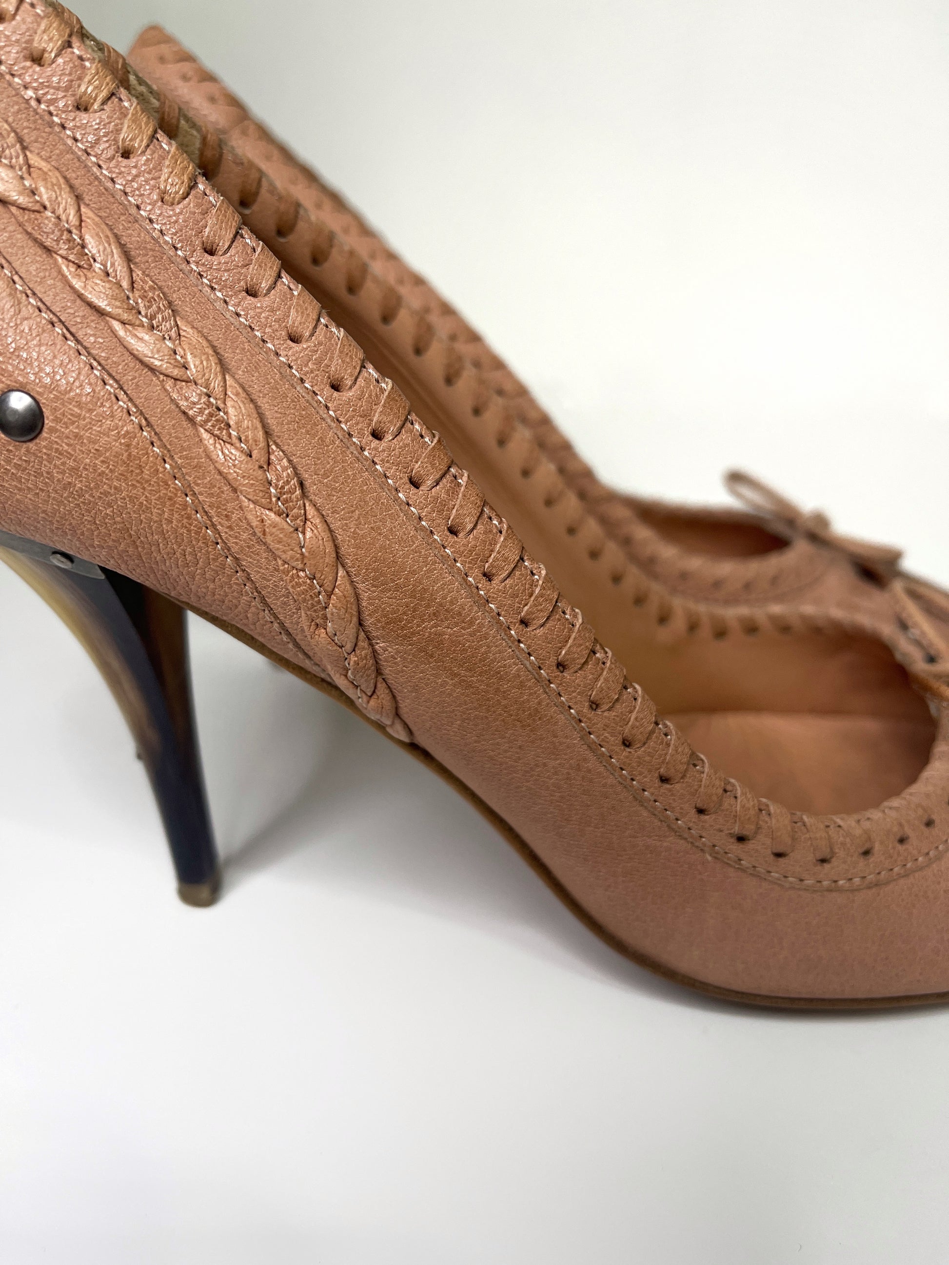 Vintage Dior by John Galliano Beige Leather Bow Heel Pumps