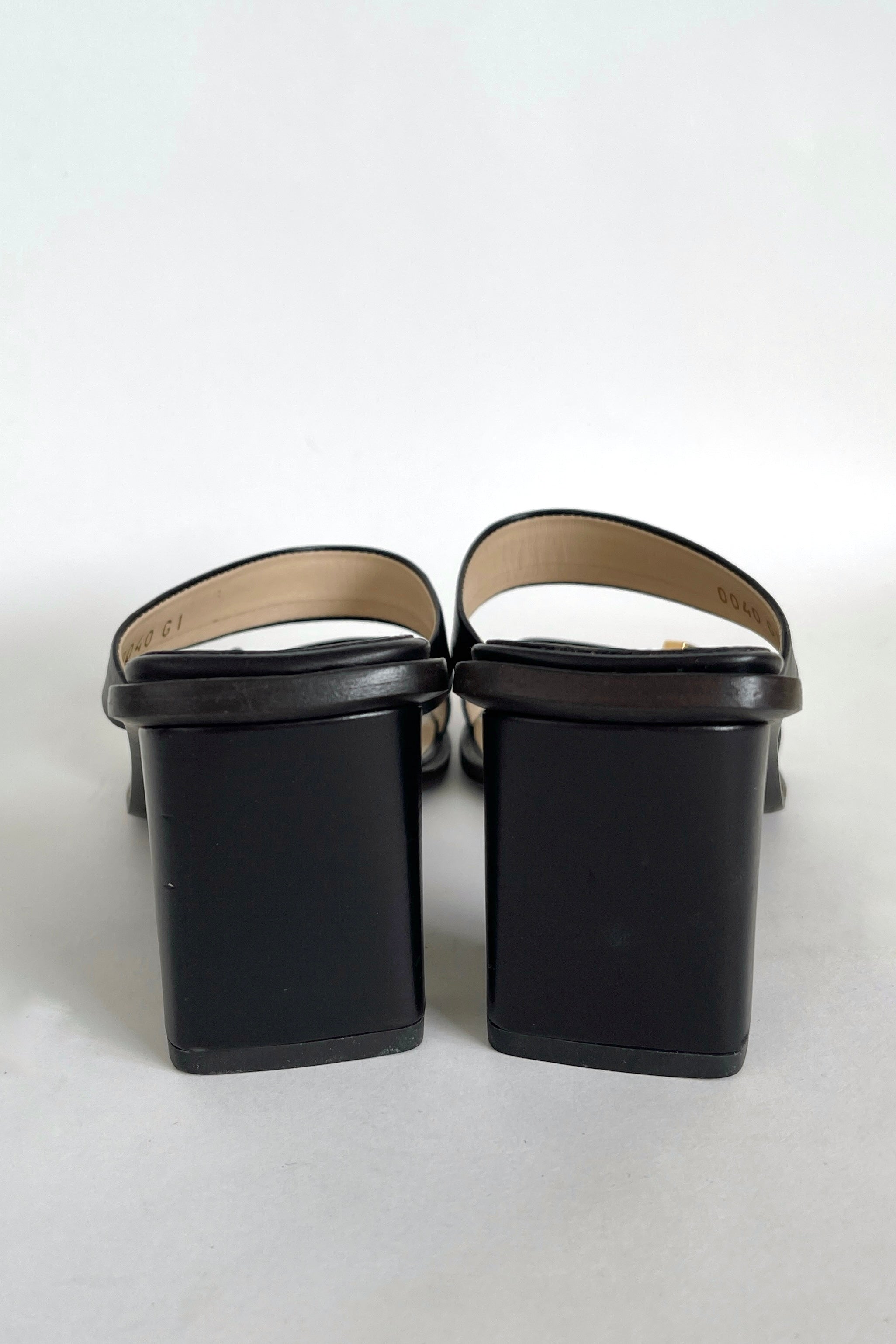 Louis Vuitton mules in black EU36