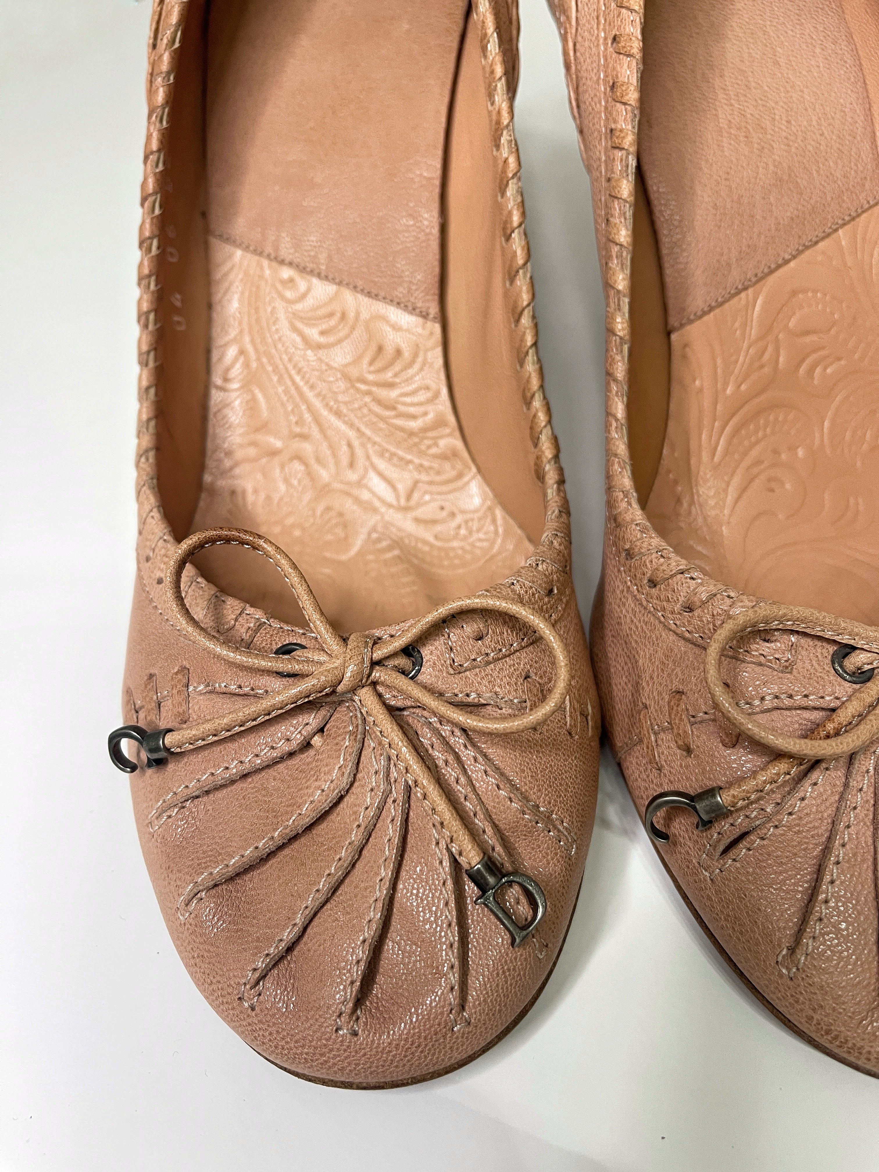 Vintage Dior by John Galliano Beige Leather Bow Heel Pumps