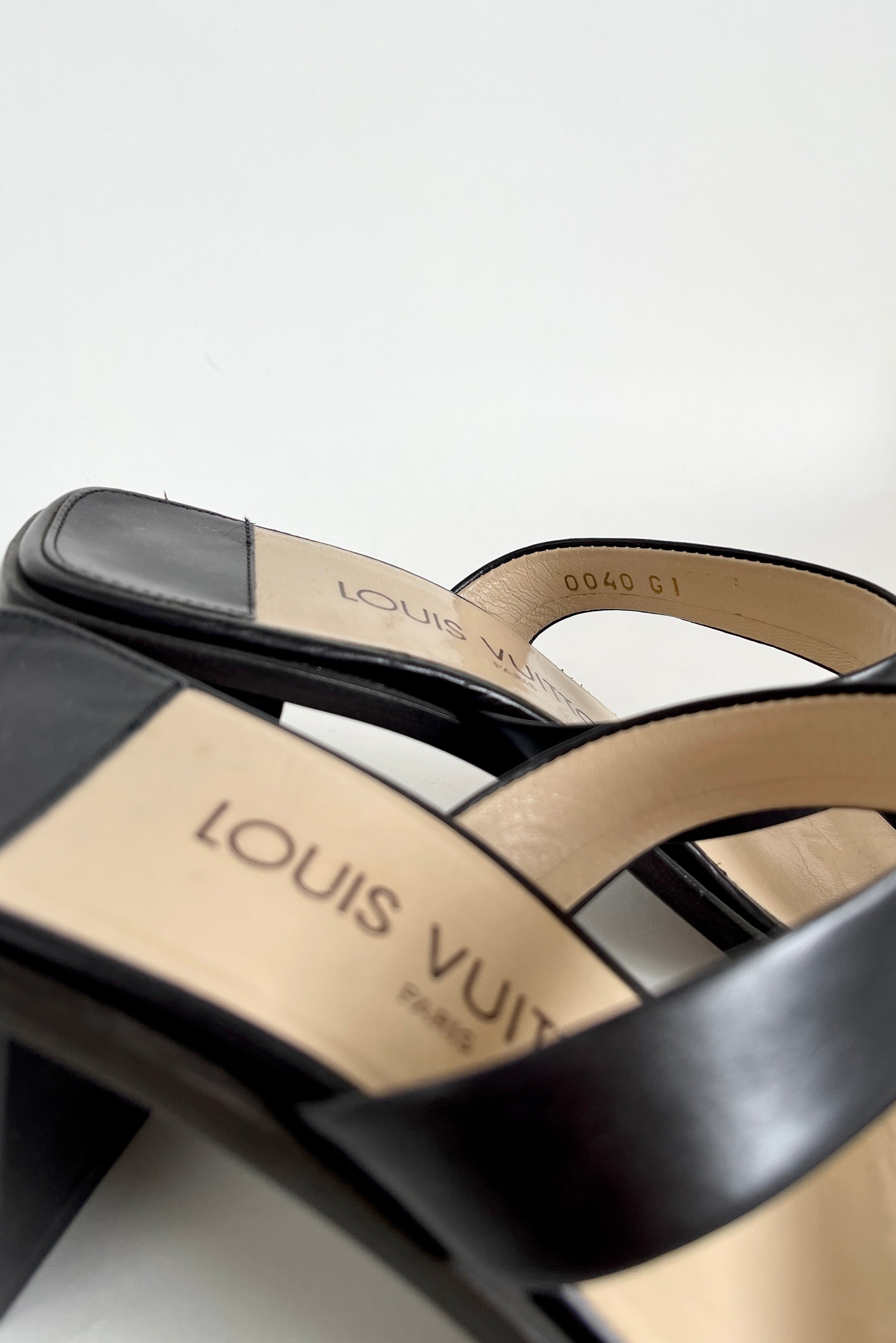 Louis Vuitton mules in black EU36