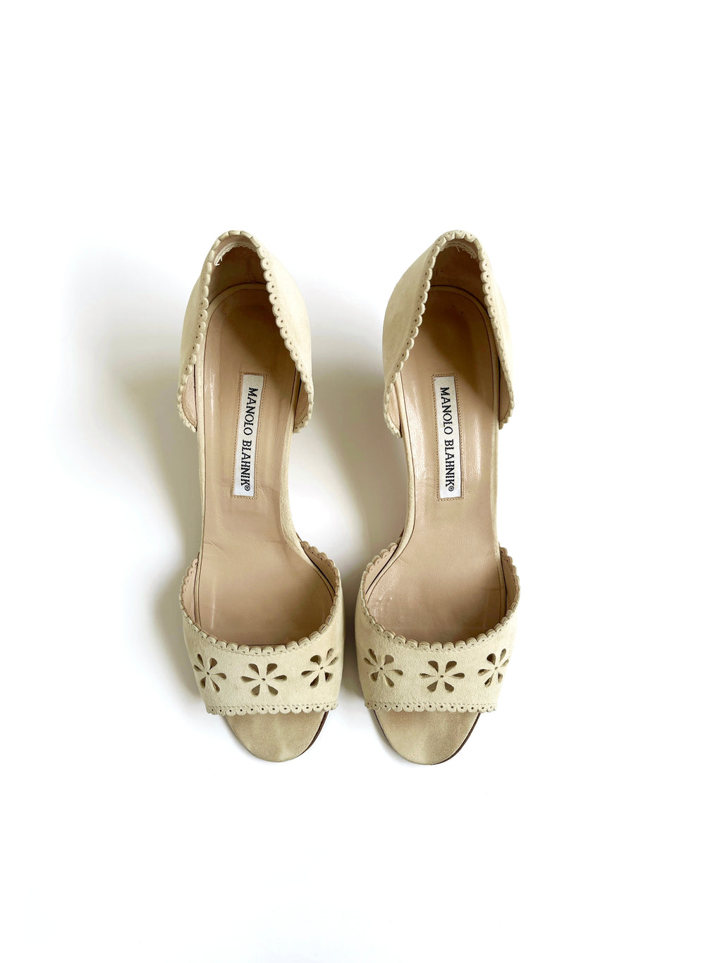 Rare Manolo Blahnik soft beige suede leather eyelet laser cut flower d’Orsay heels