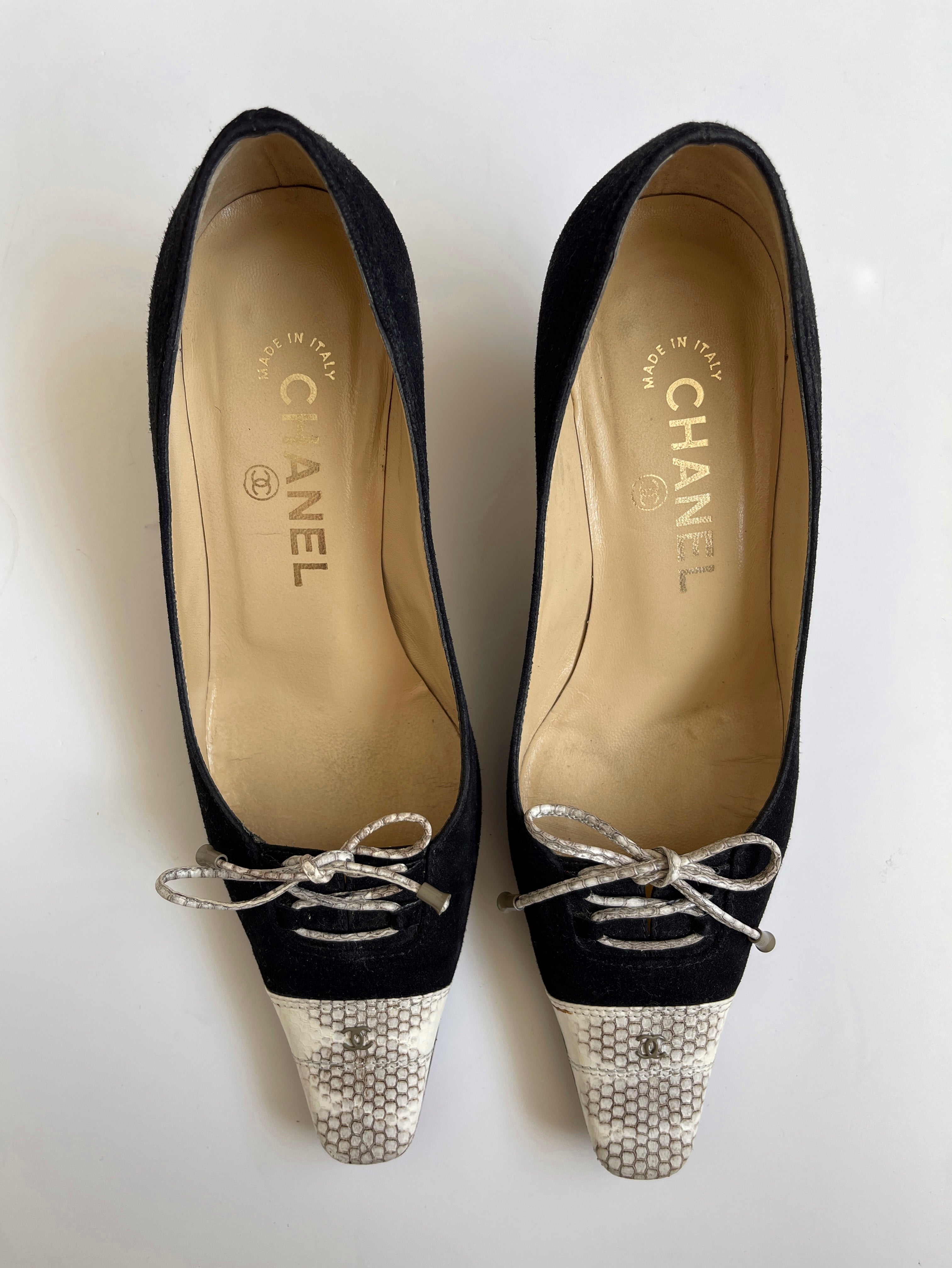 Vintage Chanel suede and snakeskin heeled pumps EU34.5