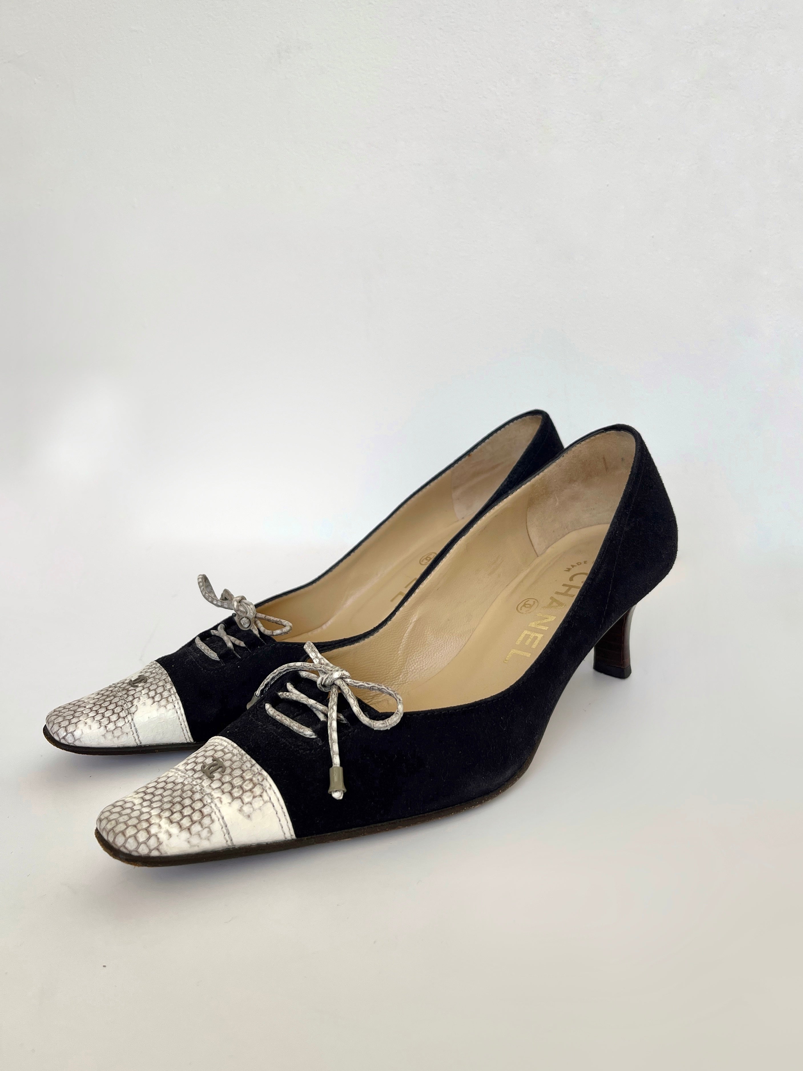 Vintage Chanel suede and snakeskin heeled pumps EU34.5