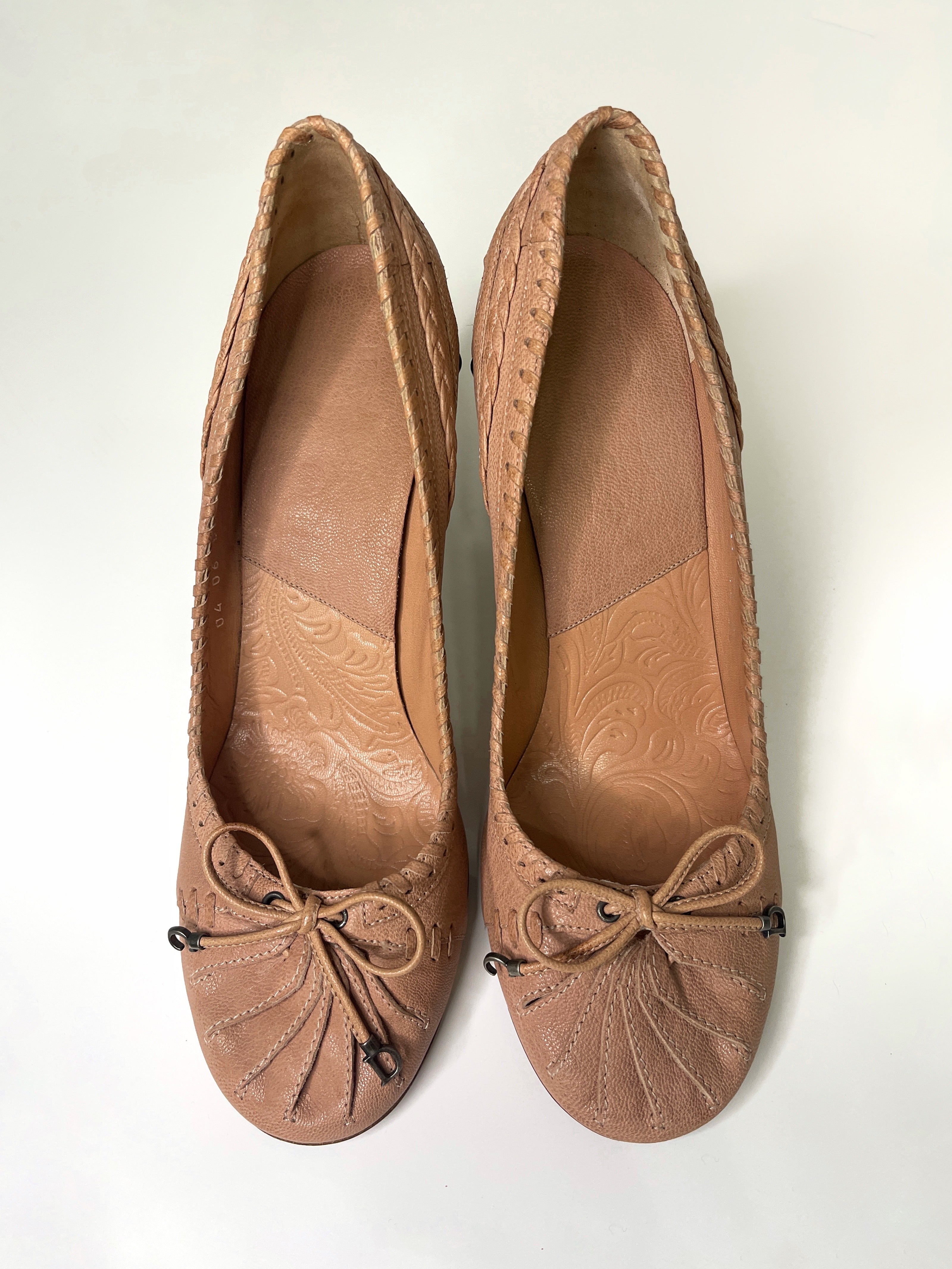 Vintage Dior by John Galliano Beige Leather Bow Heel Pumps