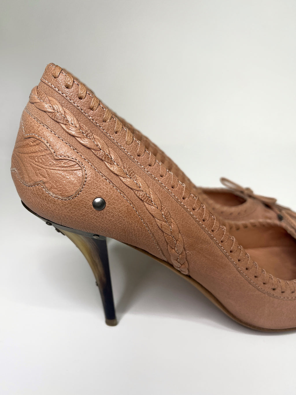 Vintage Dior by John Galliano Beige Leather Bow Heel Pumps