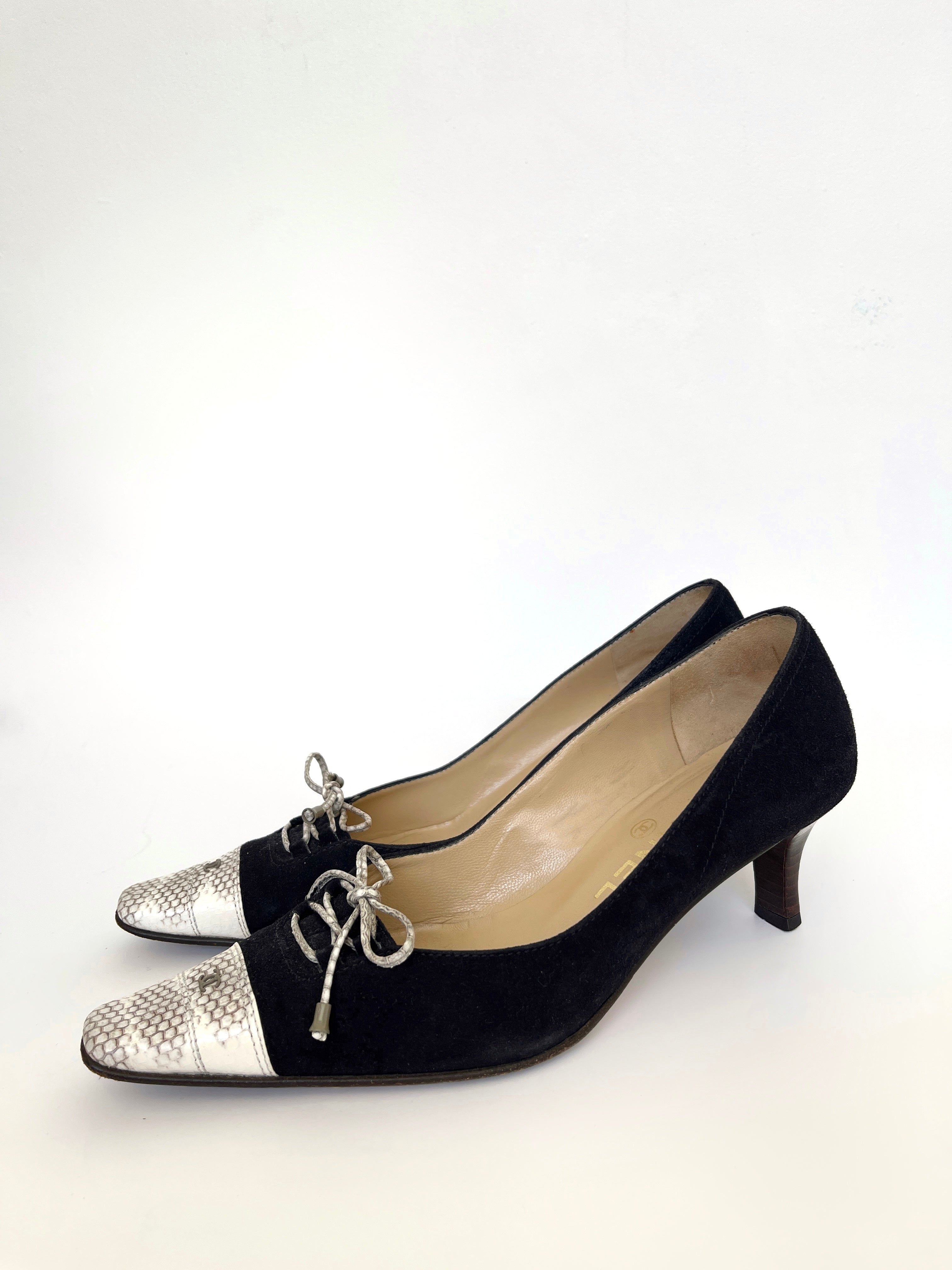 Vintage Chanel suede and snakeskin heeled pumps EU34.5