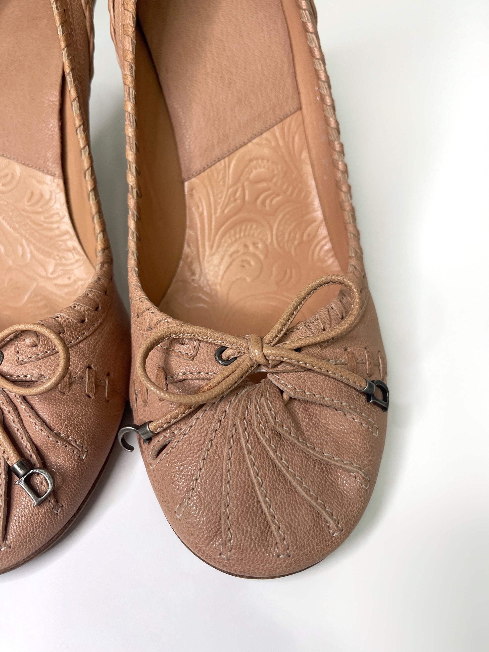 Vintage Dior by John Galliano Beige Leather Bow Heel Pumps