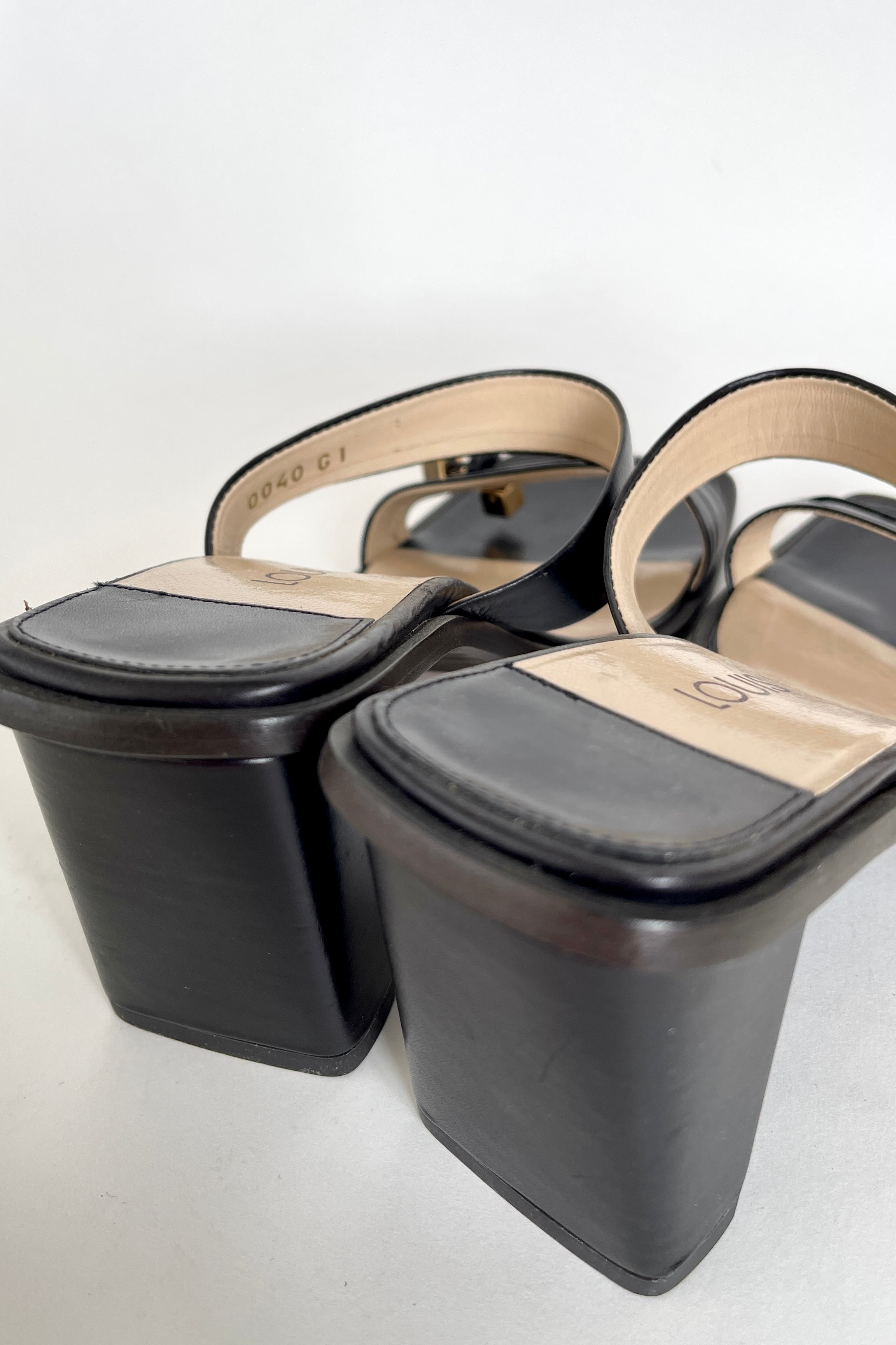 Louis Vuitton mules in black EU36