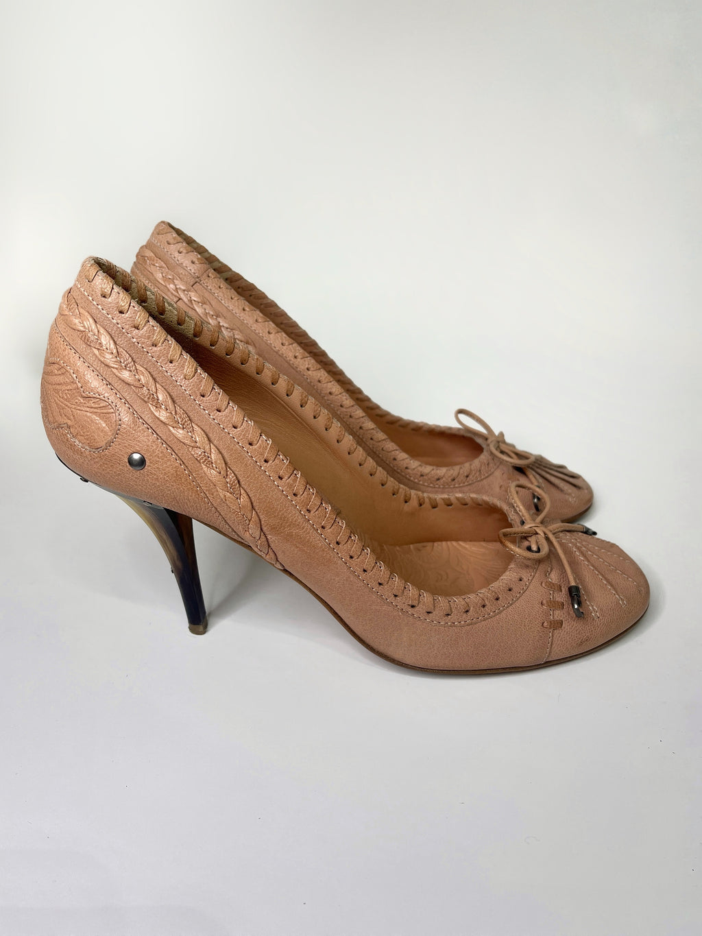 Vintage Dior by John Galliano Beige Leather Bow Heel Pumps