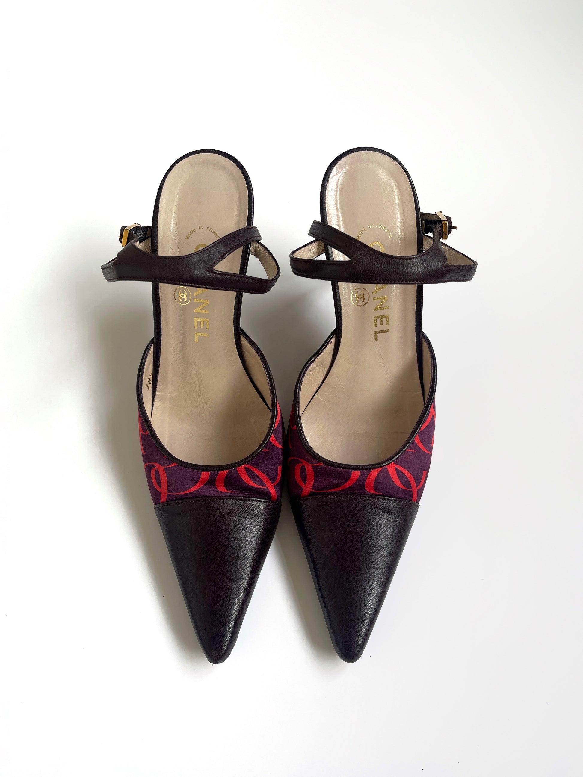 Vintage Chanel fall/winter 2000 CC logo monogram slingback heels pumps