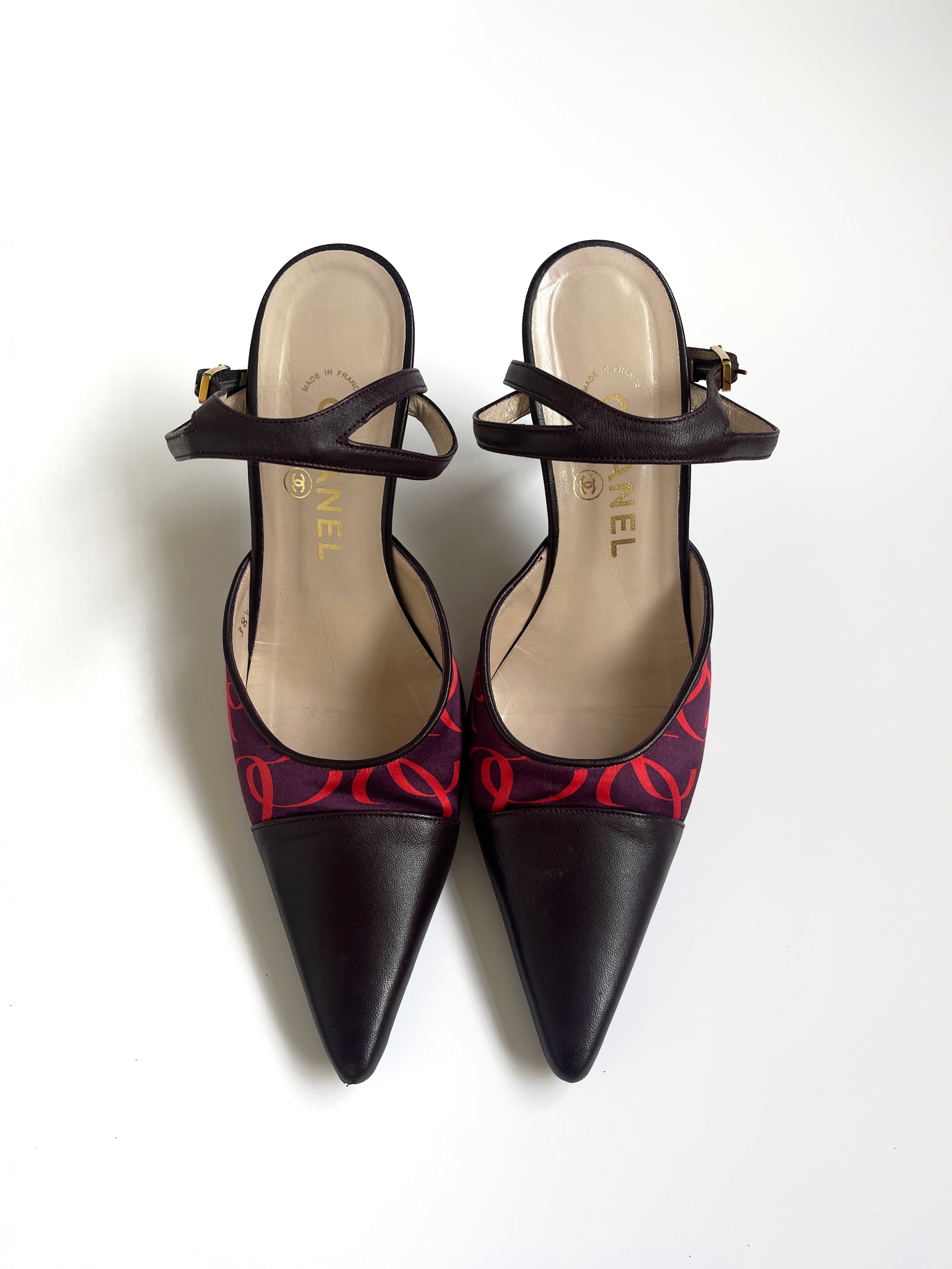 Vintage Chanel fall/winter 2000 CC logo monogram slingback heels pumps