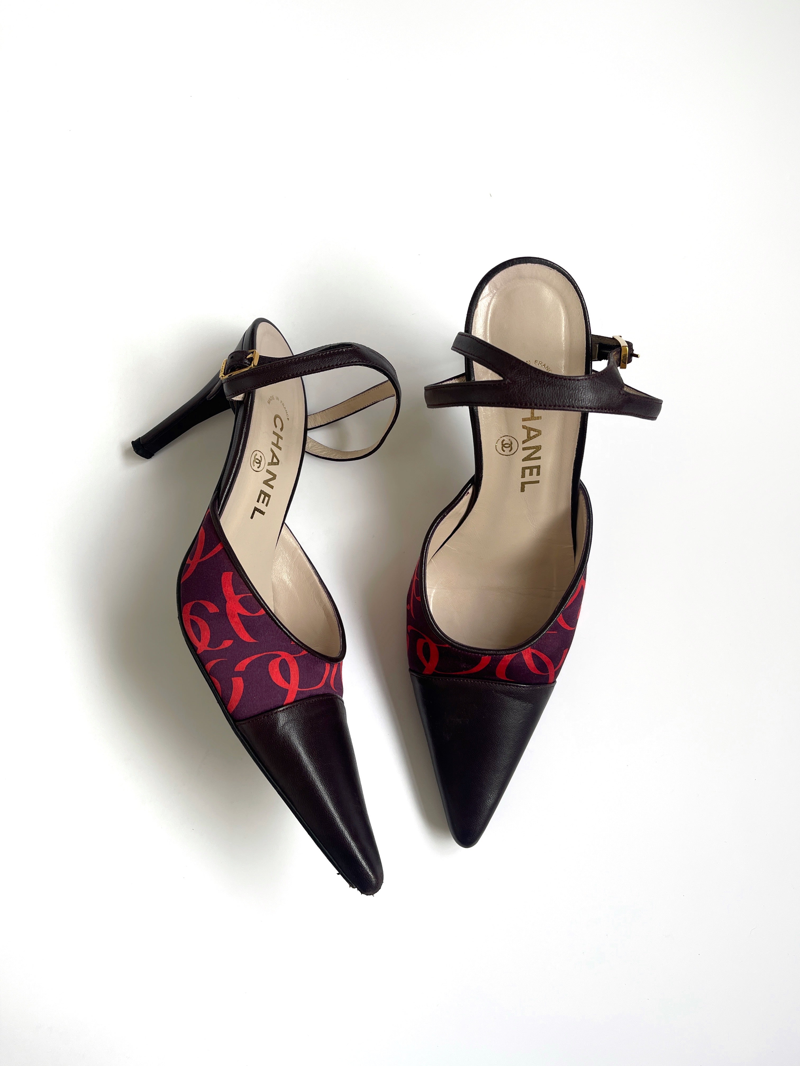 Vintage Chanel fall/winter 2000 CC logo monogram slingback heels pumps