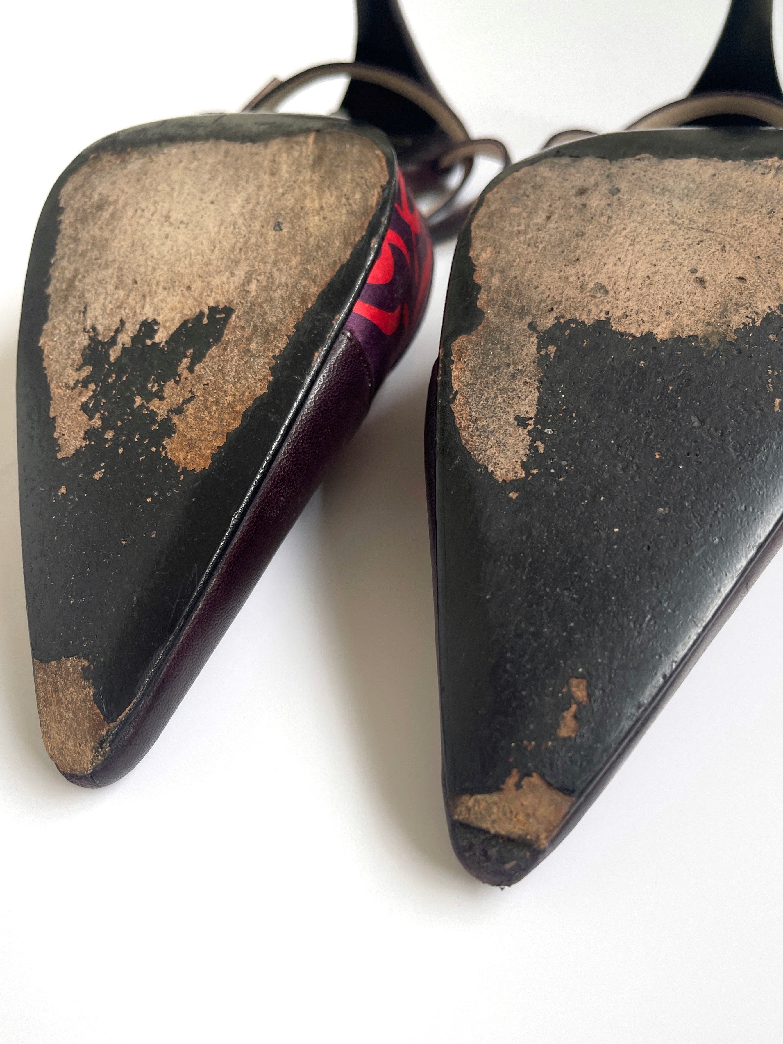 Vintage Chanel fall/winter 2000 CC logo monogram slingback heels pumps